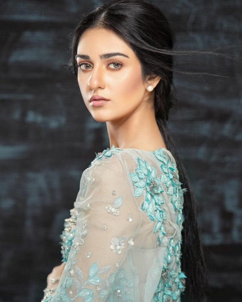 10 Most Beautiful Women in Pakistan