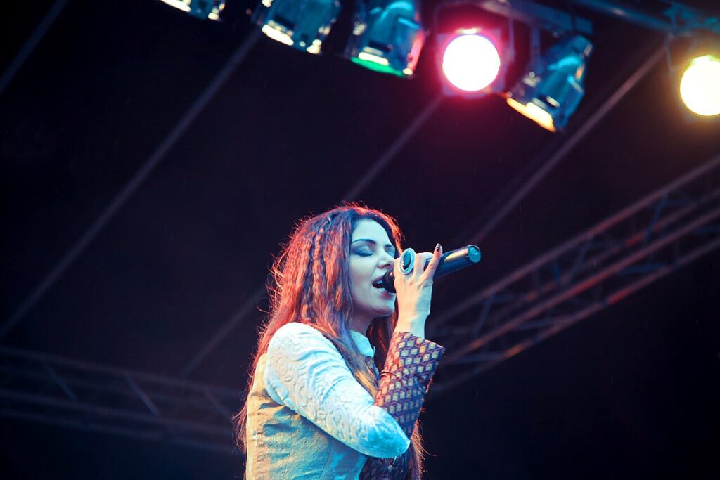 Singer and actor Hadiqa Kiani, who starred in Bee Gul's Raqeeb Se