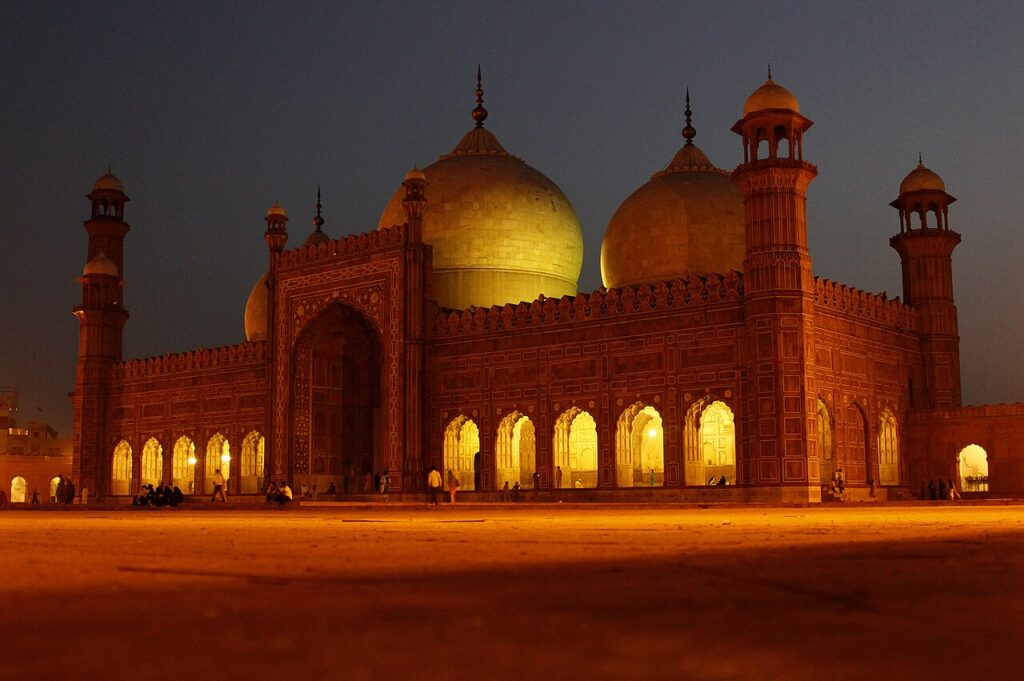Badshahi Mosque in Lahore lit up at night