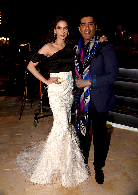 Saba Qamar with Manish Malhotra at the Masala Awards 2017